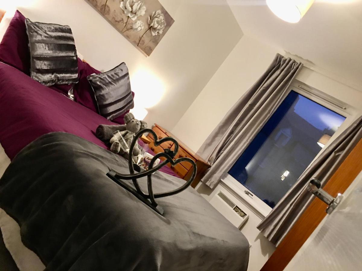 Central Spacious 2 Bedroom By Union Square Free Parking アバディーン エクステリア 写真