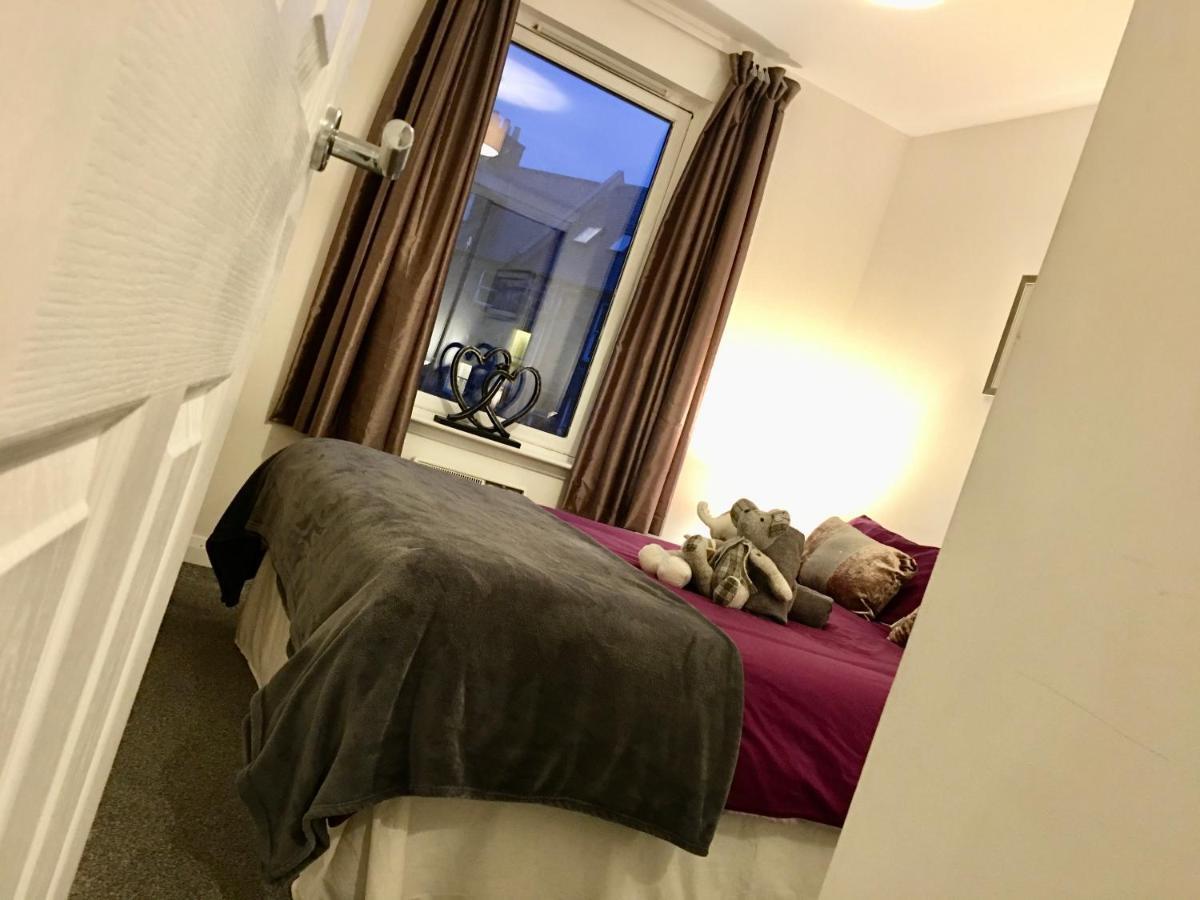 Central Spacious 2 Bedroom By Union Square Free Parking アバディーン エクステリア 写真
