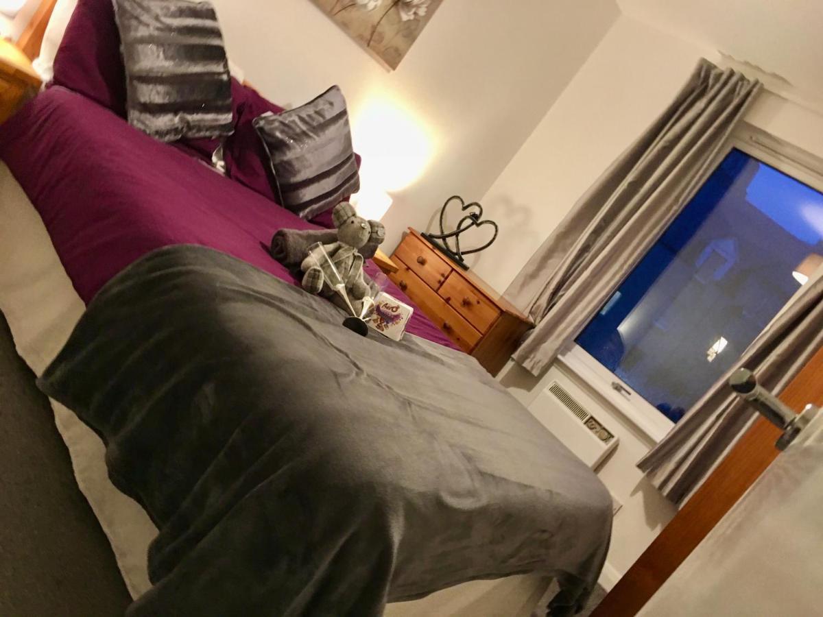 Central Spacious 2 Bedroom By Union Square Free Parking アバディーン エクステリア 写真